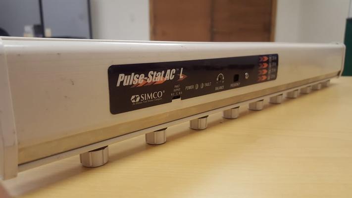 Simco  Pulse-Stat AC L Ionizer bar